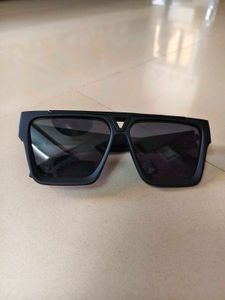 Stylish Black Geometric Sunglasses