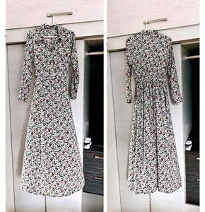 👗White Maxi Floral Dress