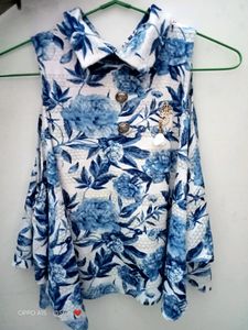 Girls Top With Collar.