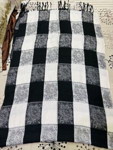 Black &amp; White Scarf/ Stall