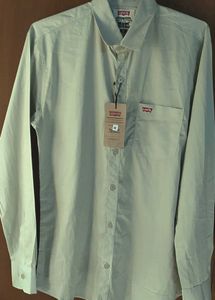 Levi's Classic Button-Down Shirt