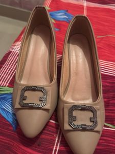 Elegant Beige Heels with Decorative Buckle
