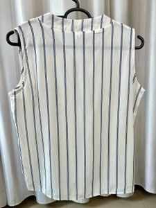 Chic Striped Sleeveless Top