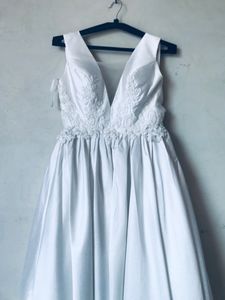 Satin White Wedding Sleeveless V-Neck