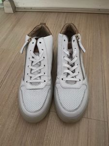 Stylish White Leather Zipper Sneakers