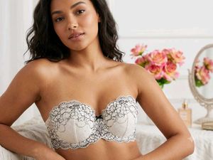 Victoria's secret : Elegant Strapless Lace Bra