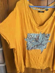 Mustard V-Neck T-Shirt  Floral Print-56/58 euro