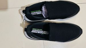 Red tape Stylish Black Slip-On Sneakers