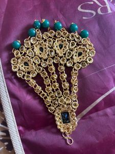 Elegant Emerald &amp; Pearl  side  Tikka