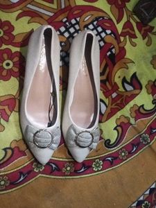 Moodys' Heels with Bow Accent