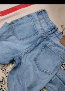Light Wash Ripped Jeans