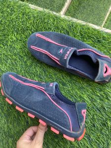 Comfortable Navy &amp; Pink Slip-On Shoes