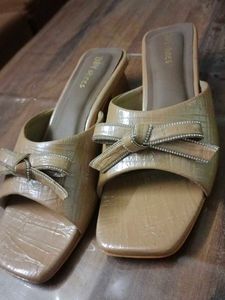 Chic Beige Bow Heels