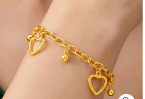 Chic Gold Heart Charm Bracelet