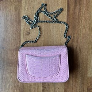 YSL- Pink Croc-Embossed Shoulder Bag 🩷