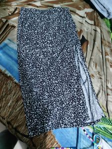 Stylish Black & White Print Skirt