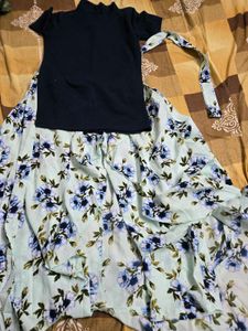 Ruffled pant (skirt flare) with navy top