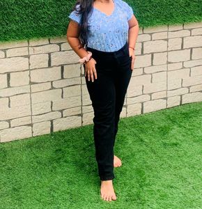 Blue Floral V-Neck Cropped Top