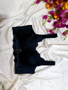 🇳🇿💫🎀Elegant Lace Trimmed Black Bra