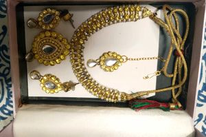 Beautiful yellow kundan and pearls Set