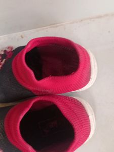 Shoes For Unisex. ....