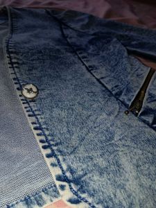 "Chic Indigo Short Denim Jacket – Effortless Style