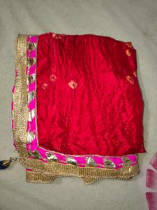 red dupatta for women