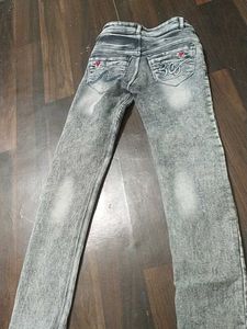 Stylish Distressed Jeans with Patches