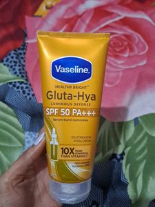 Vaseline Gluta-Hya Sunscreen SPF 50