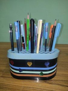 Stylish Triangular Pen Organizer