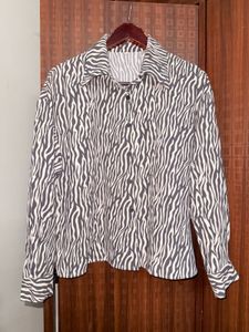 Stylish Print Button-Up Shirt🖤