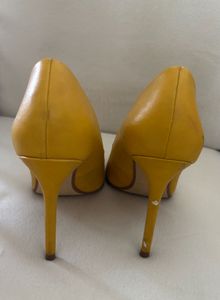 chic solid mustard Zara Heels