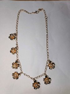 Gold Tone Flower Charm Necklace anti tanish