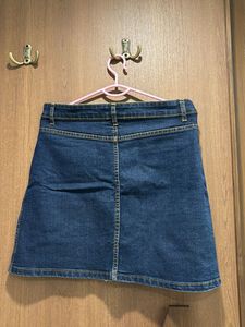 skirt, 2 tops. wore once. very good condition