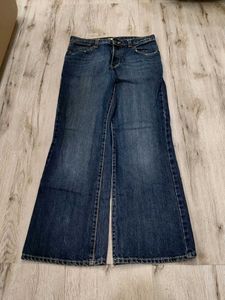 Ma5802 Old Navy bootcut jeans waist 28 inches