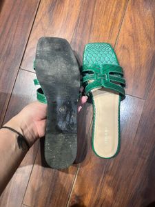 Stylish Emerald Green Snake Print Slides