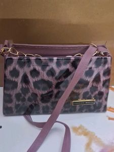 Chic Leopard Print Crossbody Bag