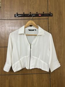 Chic White Cropped Zip-Up Top