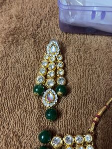 Stunning Emerald &amp; Crystal Necklace Set