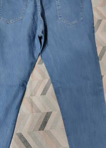 sky blue jeans with black top
