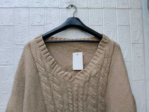 New with tag Premium Cozy Cable Knit V-Neck Croppe