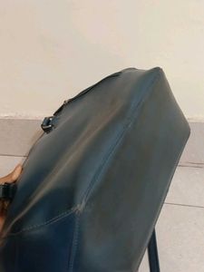 Stylish Teal Handbag with Gold Chain