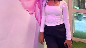 H &amp;M White Square Neck Long Sleeve Top