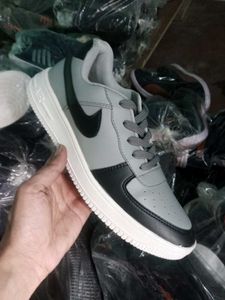 NEW NO USED SNEAKERS SHOES FOR MEN.