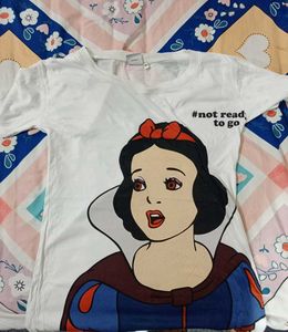 Snow White Graphic T-Shirt 🤍