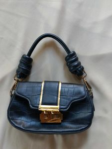 Chic Black Croc Embossed Handbag
