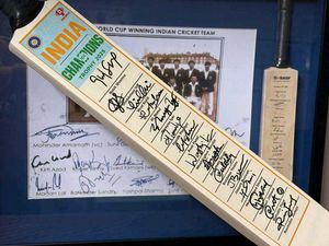 India All Winning Year Squad Hand Autograph Bat
