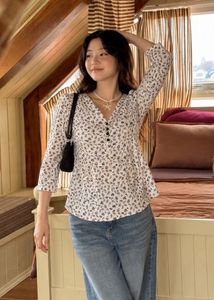 Cute Floral Print V-Neck Top