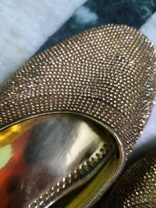 Elegant Embellished Golden jutti