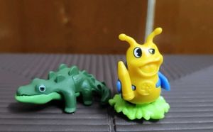 2 kinderjoy toys